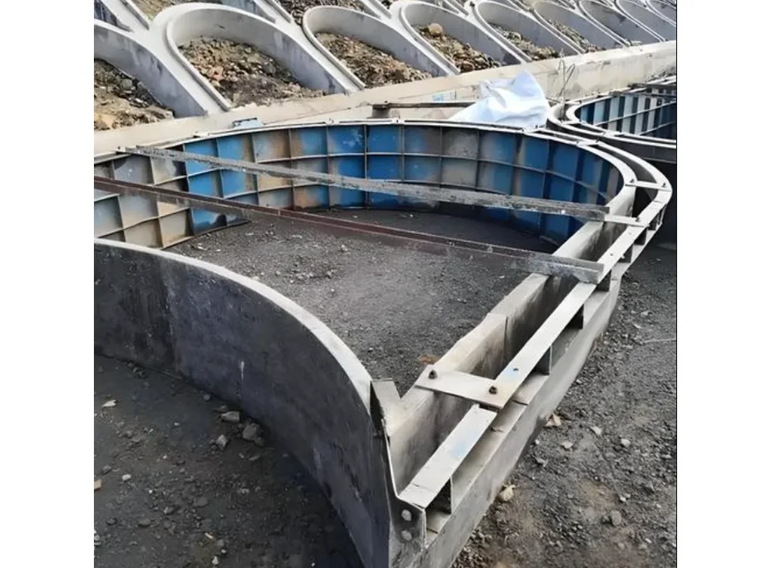 拱形护坡钢模板施工现场