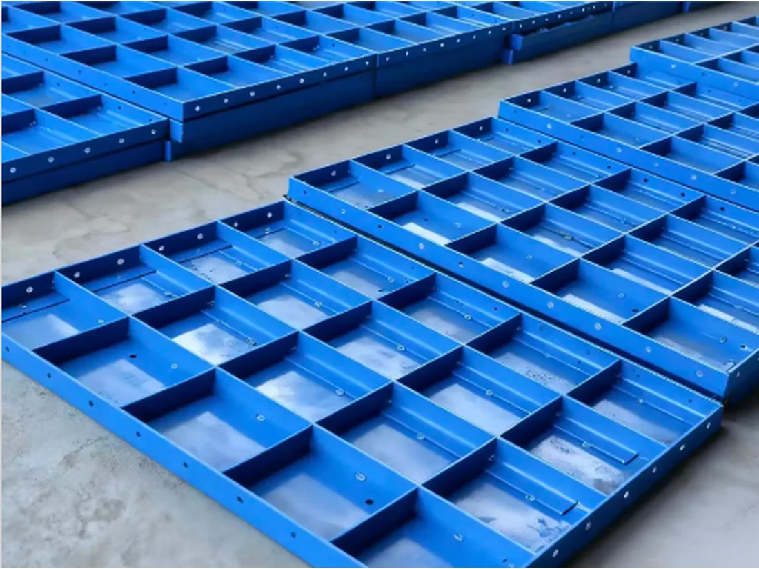 Flat steel formwork panels